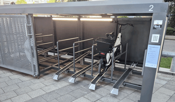 Parking facility for bicycles with access technology Parking facility for bicycles with access technology